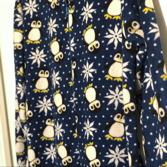 CLOSET CLEAROUT! ๐ Cozy & Warm Penguins One-Piece Jumpsuit Pyjama ๐งโ๏ธ - Picture 3 of 6